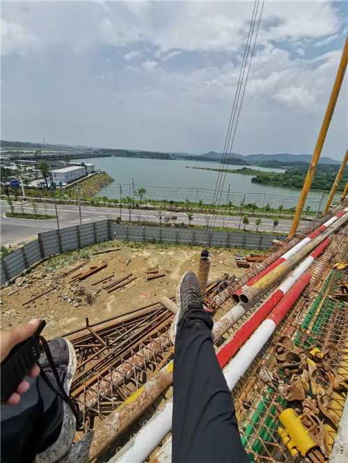 辰溪县作业中发生设备损坏或人员意外，责任怎么划分？